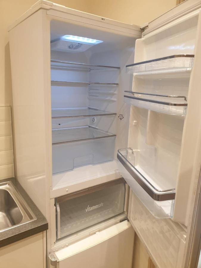 London Luxury Apartments 3 Bedroom Sleeps 8 With 3 Bathrooms 4 Mins Walk To Tube Free Parking Илфорд Экстерьер фото