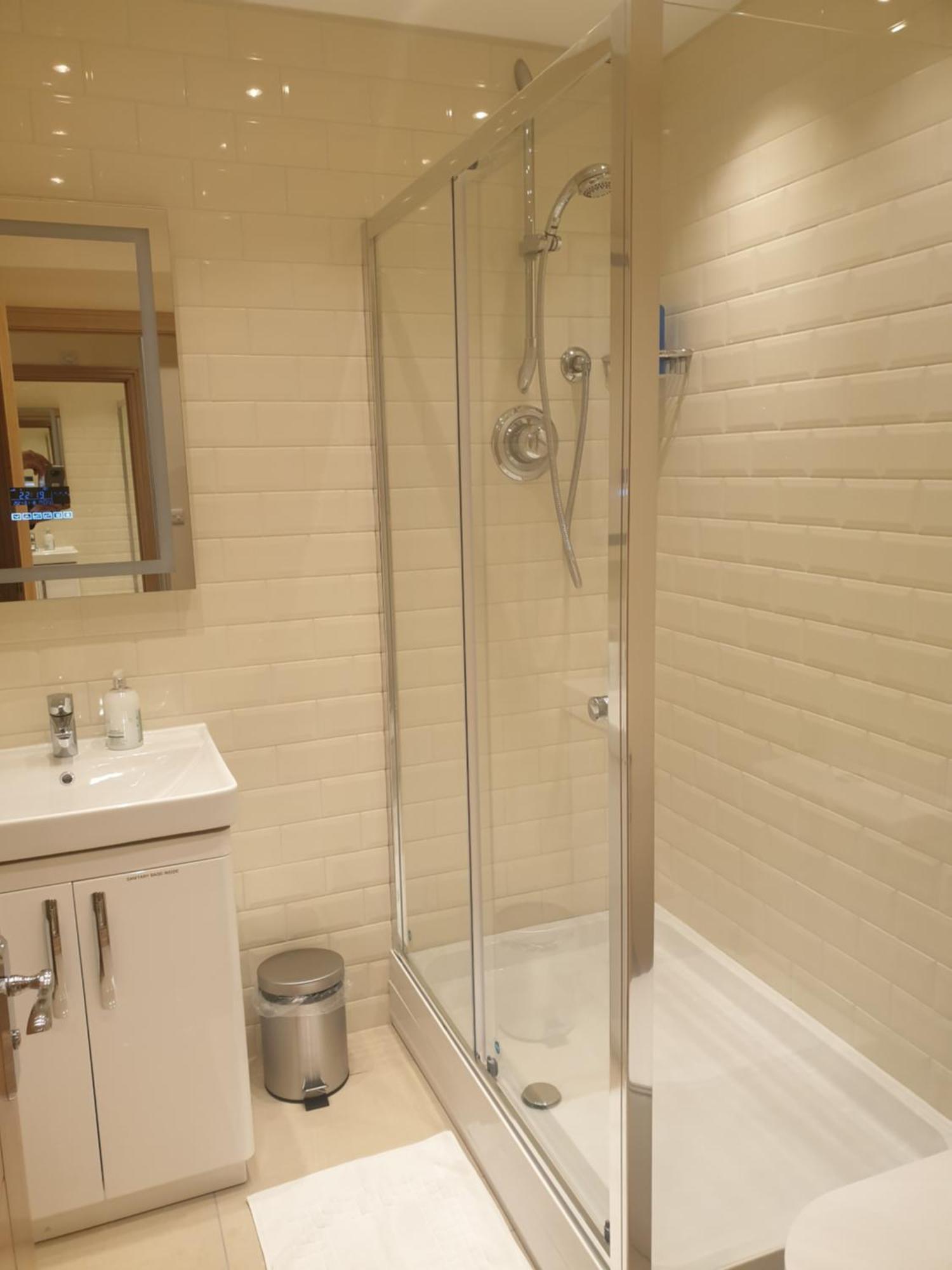 London Luxury Apartments 3 Bedroom Sleeps 8 With 3 Bathrooms 4 Mins Walk To Tube Free Parking Илфорд Экстерьер фото